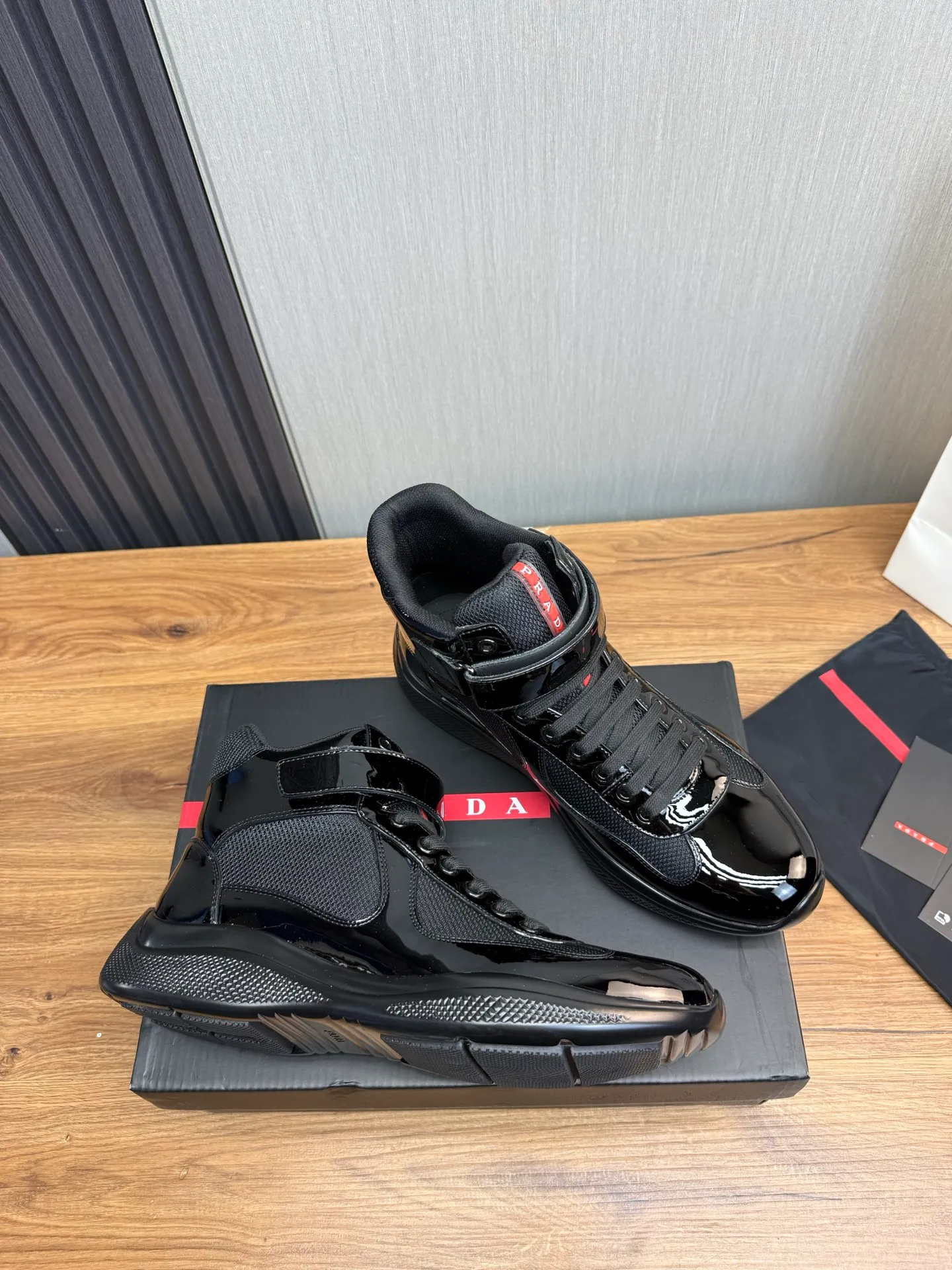 Men's shoes 700💰 [PRADA] Hot selling items🔥Must be recommended every day~~ Official website synchronized, 1:1 high quality shipments✔️ Imported cowhide fabric.+ cowhide lining, original bottom, high-end airplane box packaging🎁 38-45 (38.45 custom-made, non-refundable)